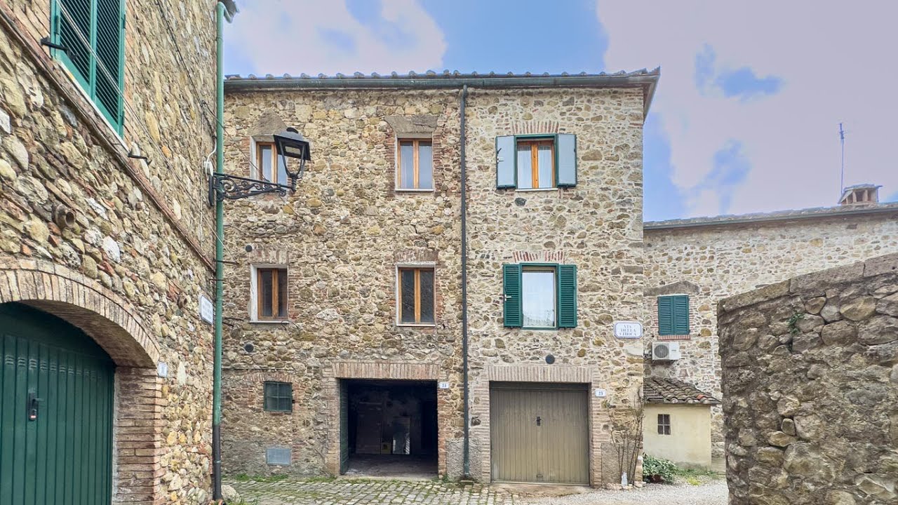 Visita dell'immobile | Montalcinello, Chiusdino (SI), Italia | Due appartamenti nel borgo e giardino