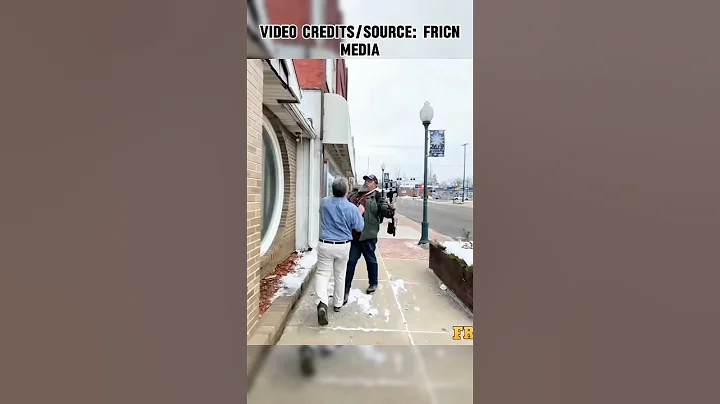 Barber Gets Face Full of Pepper Spray After Attacking Auditor #pepperspray #firstamendmentaudit