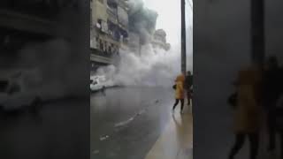 لحظة انهيار أحد مباني مدينة حلب جراء الزلزال الذي ضرب المنطقة