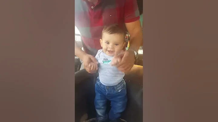 Paul Quezada bailando.