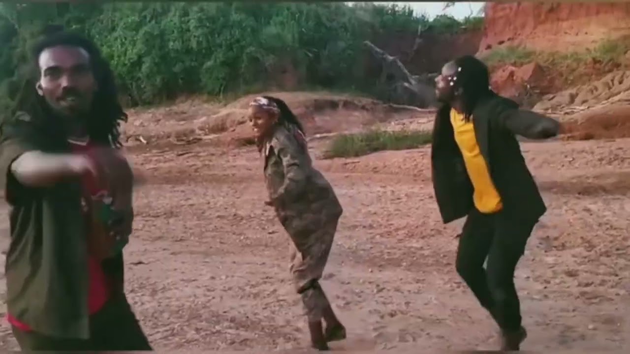 JAAL BIQILAA WAAQOO: 