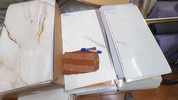 Kiểm Tra Khả Năng Chống Bám Bẩn Của Xốp Dán Tường Vân Đá Mặt phủ Bóng PVC So Với Sơn Nước