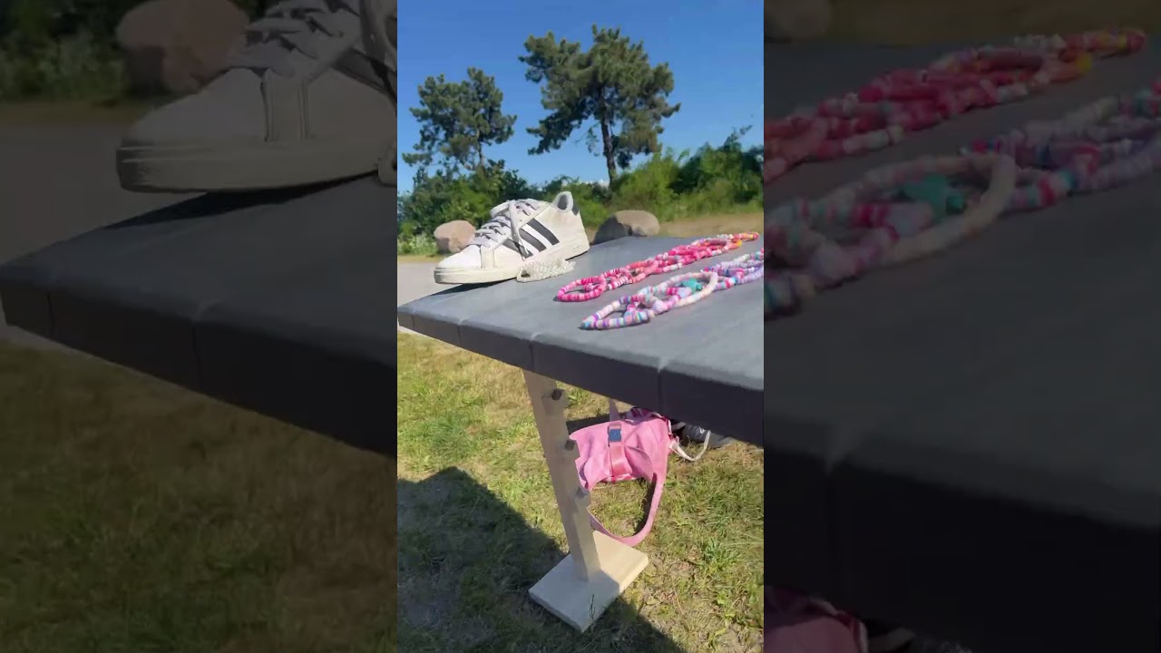 Anni og Mulle sælger armbånd