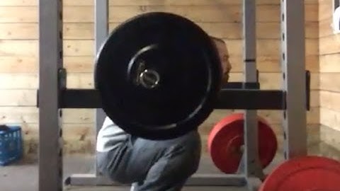 How to Squat Below Parallel: 3 Tips for Beginners