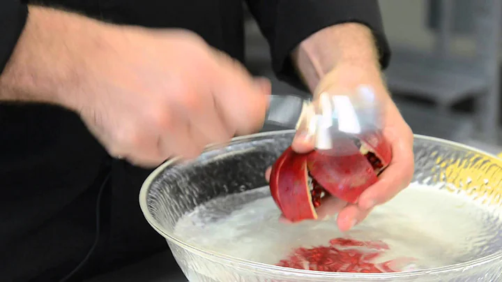 Missourian Minute: How-to Cut Open a Pomegranate without Getting Juice Everywhere​