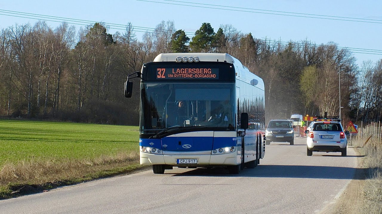 Bus ride line 32 from Gränsta N to Vikhus.