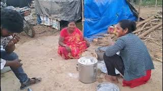 सुनबाई बसली भाकरी ला आर्धात ऊठून दिव्या गेली करा ताई 