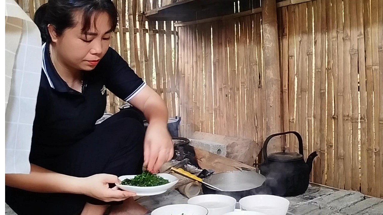 Chuẩn cơm vợ nấu. Cá chép, dưa muối.