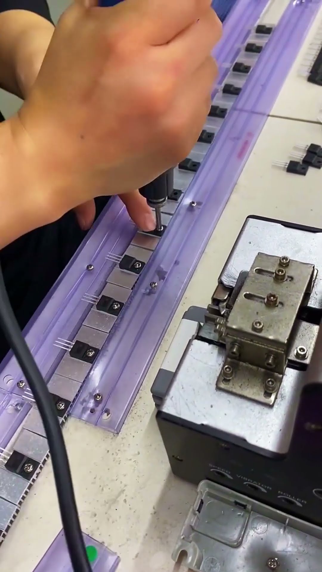 Electric screwing process- Good tools and machinery make work easy