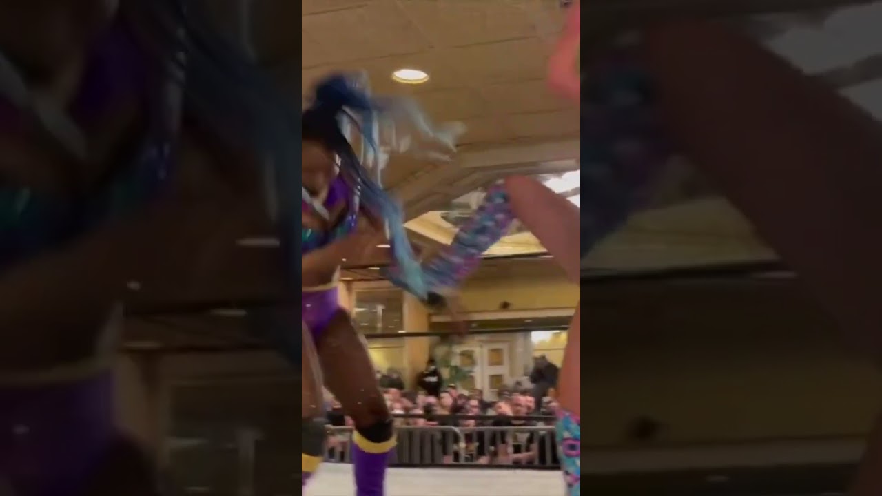 Ray Lyn with a flurry of kicks to Gia Scott 😱
