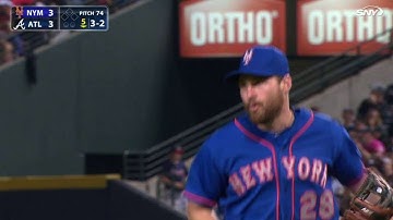 NYM@ATL: Murphy fields grounder with bare hand