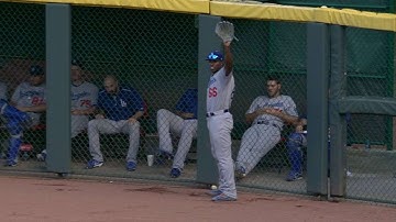 LAD@CIN: Votto doubles after Dodgers win challenge