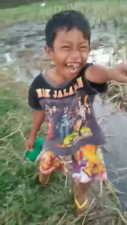 Losing playing kites the kid went berserk ,,, it made me laugh😂😂