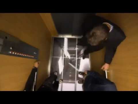 elevator-disappearing-floor-prank