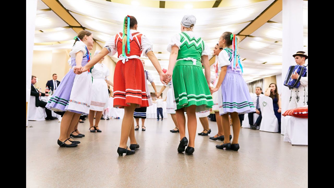 Folklórna skupina Bombaľe - čepčenie nevesty