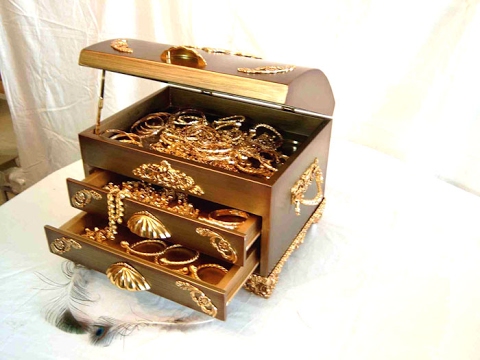 فيديو: صناديق المجوهرات (83 صورة): صناديق مجوهرات خشبية ، نماذج أخرى كبيرة وصغيرة لتخزين المجوهرات