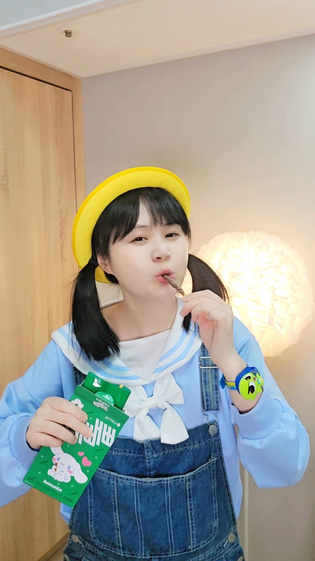 과자 먹는 소리ASMR??Snack Eating Sound #funny #shorts