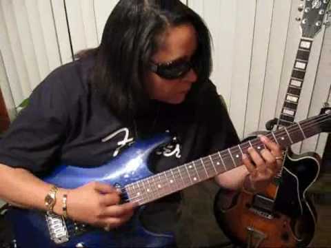 Female Guitar Player-Jackie O. - Original tribute ...