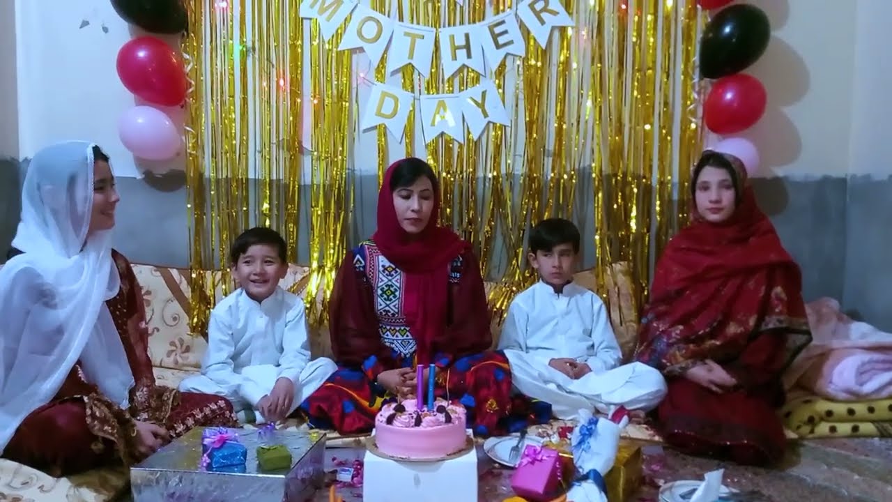 تجلیل از روز مادر، روز مادر را برای تمام مادران مهربان و زحمتکش تبریک عرض میکنم.(Happy Mother's Day)