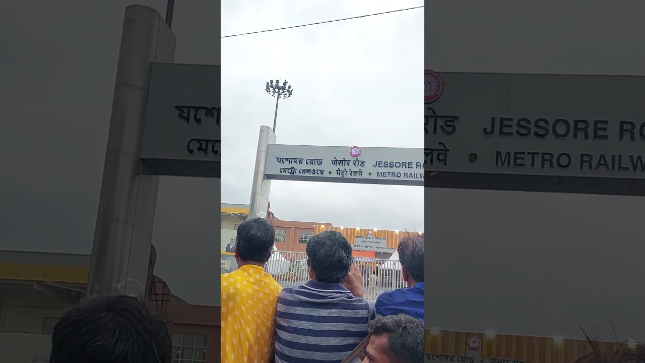 jessore road metro station Kolkata airport to noapara huge crowds are gathering there. 