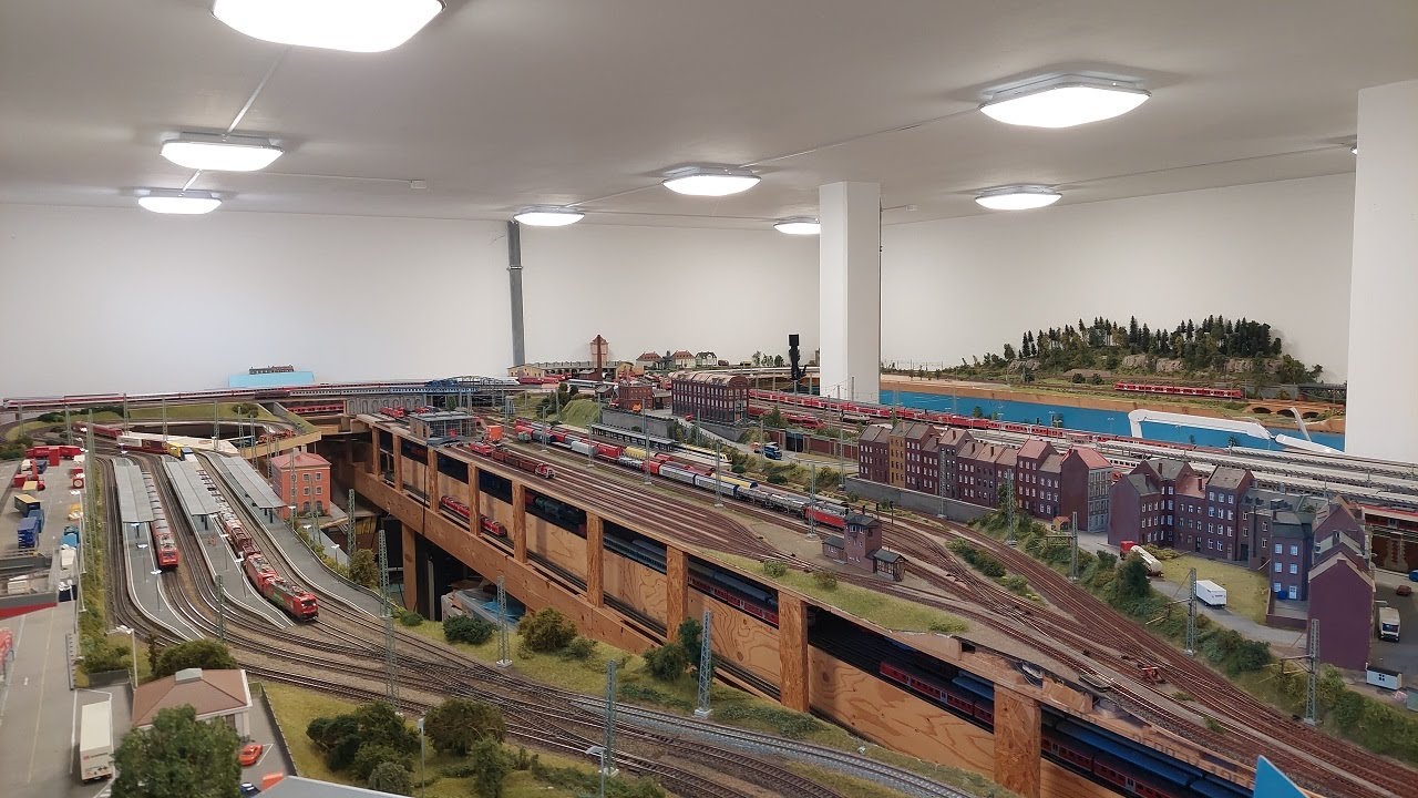 Model Train Traffic on Märklin H0 Layout