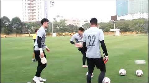 Cuộc so tài của Bùi Tiến Dũng,  Đặng văn Lâm     Kẻ 9  lang người 1 cân