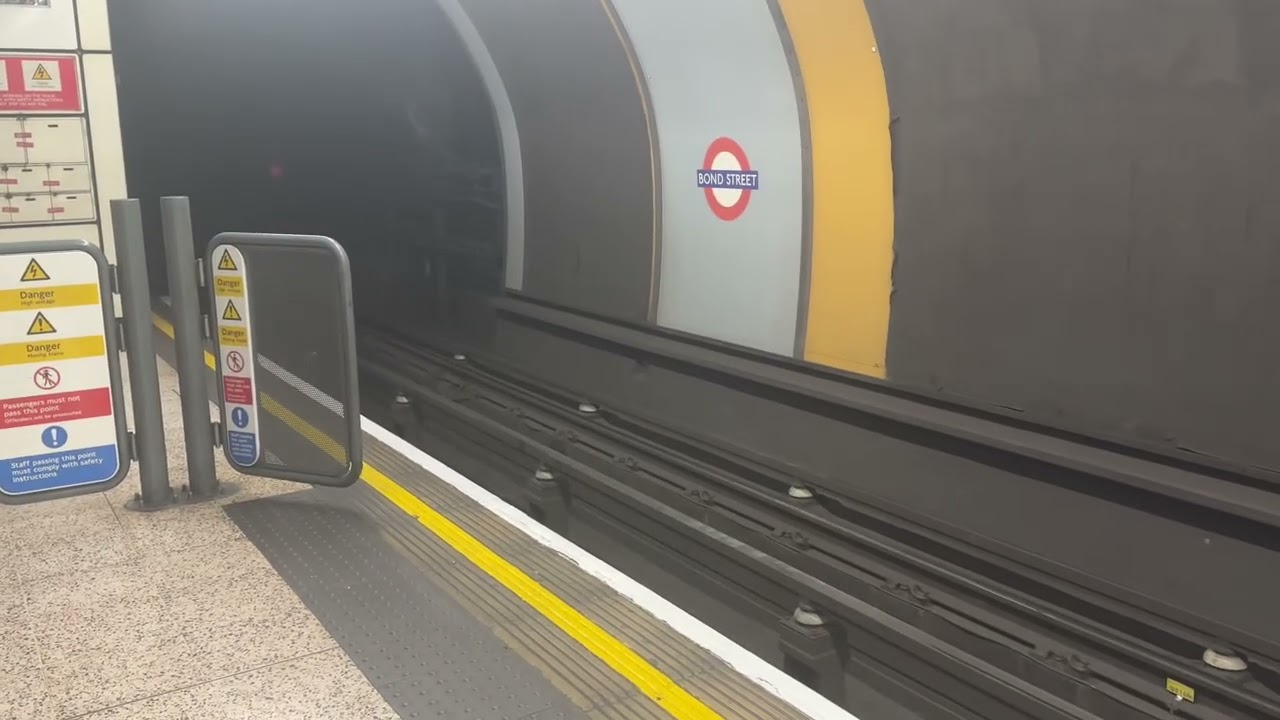 Jubilee line arriving into Bond Street station