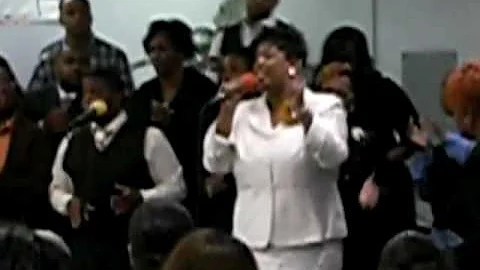 Rhonda singing at her mom's Homegoing Service