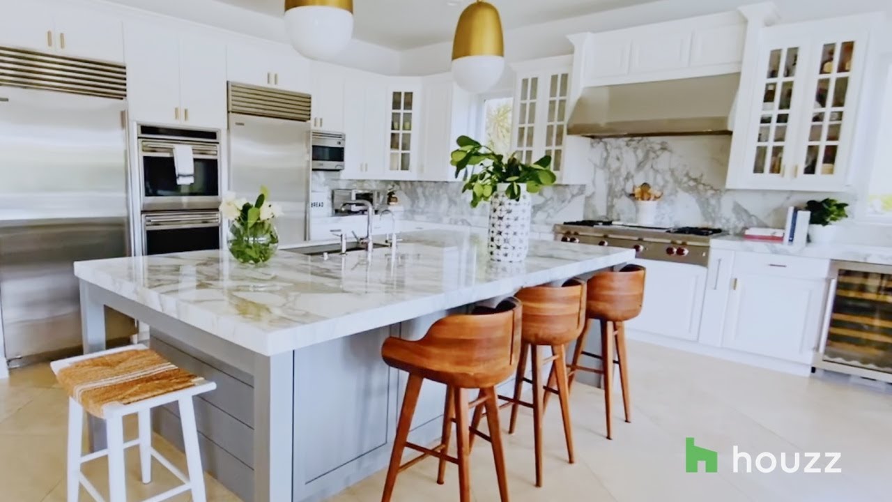 A Joyful Remodel in Palm Beach, Florida Brings a Kitchen and Bedroom Back to Life