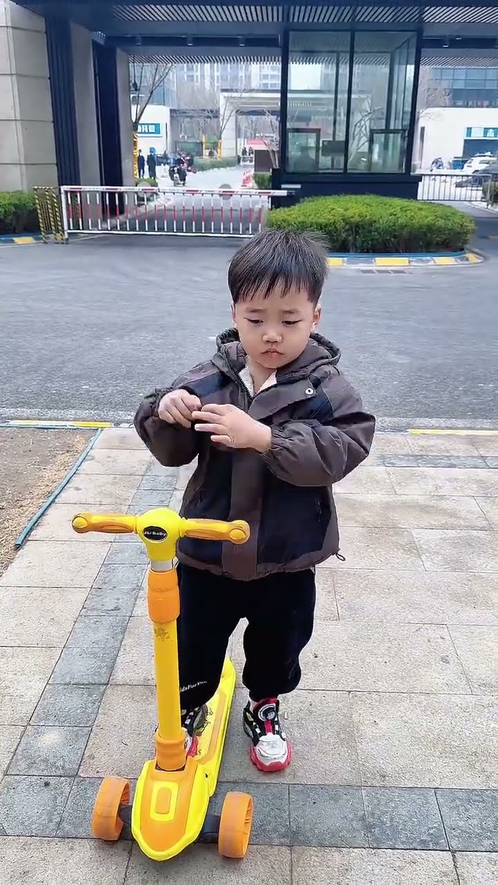 锻炼儿子的反应能力，万万没想到！#呆萌小米宝#萌娃#熊孩子