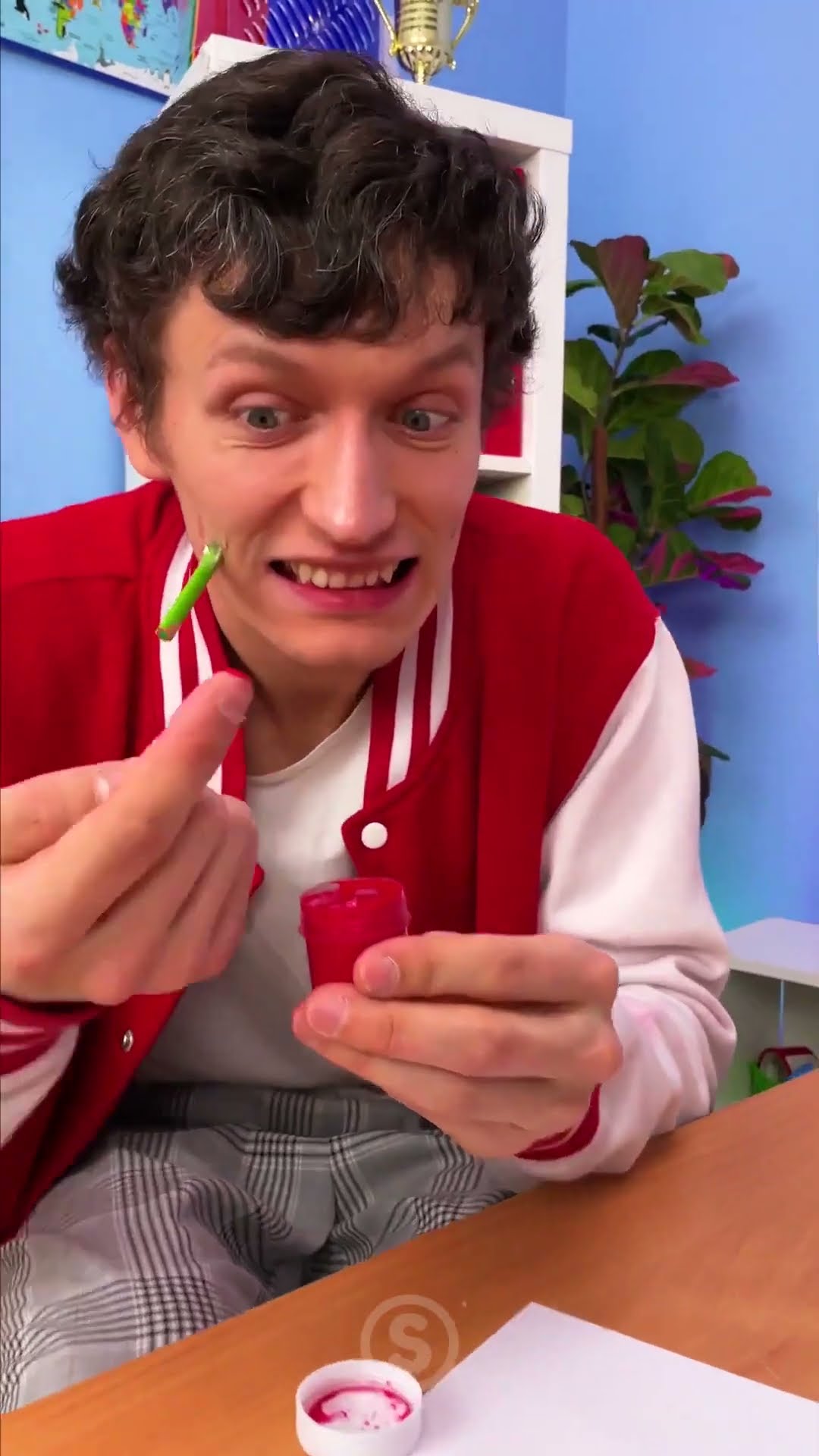 Falscher Bleistift in der Wange Streich! ️😂 #Streich #Lustig #Komödie ...