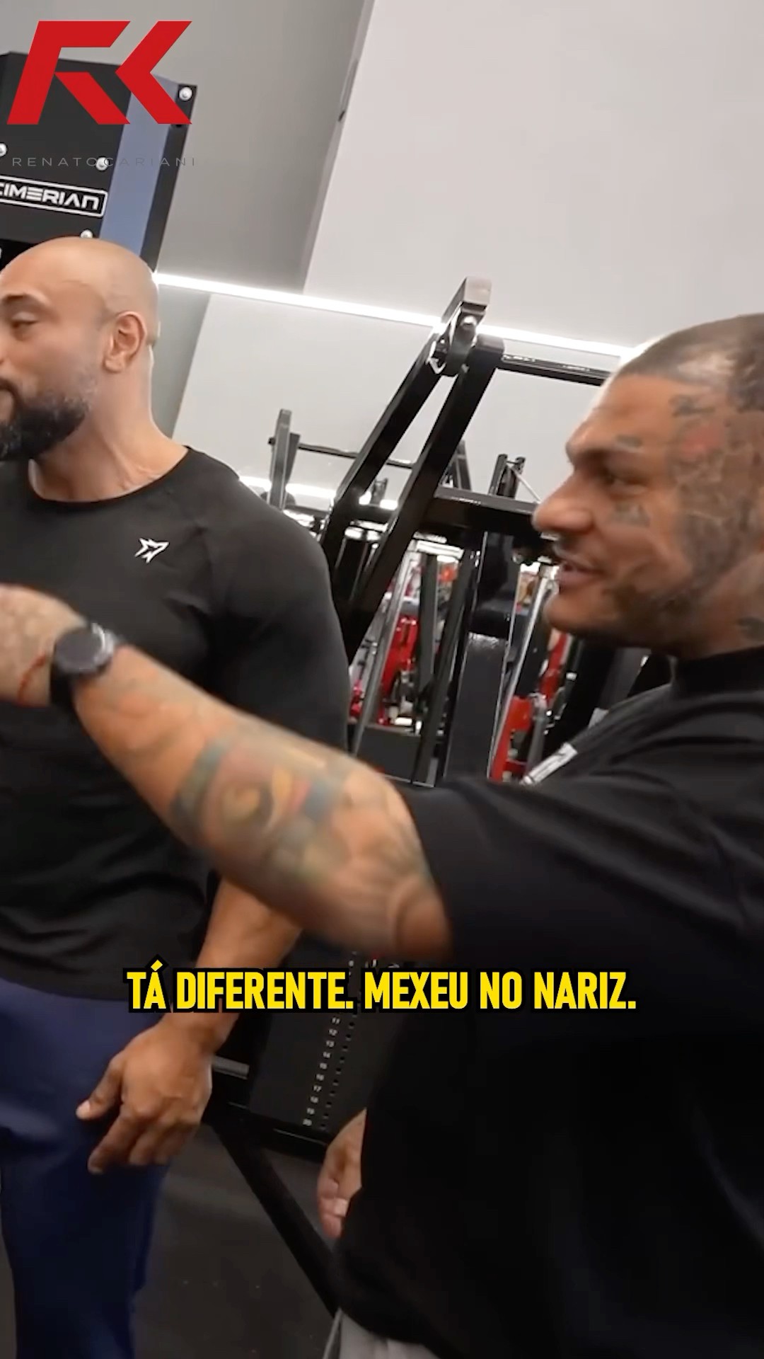 TOGURO VOLTOU A CAUSAR COM A TATI CARIANI! ? #taticariani #renatocariani #toguro #resenha #zueira