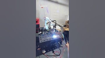 Collaborative robot welding workstation intermittent welding display