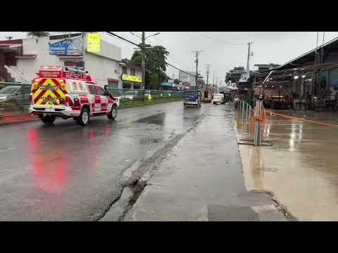 WALKING THROUGH THE RAIN DAVAO CITY #streetwalk  #davaocity #philippines  #rain 