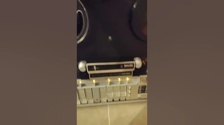 Philips N4450 reel to reel tape recorder rocking for the first time after 35y. Ride in the night