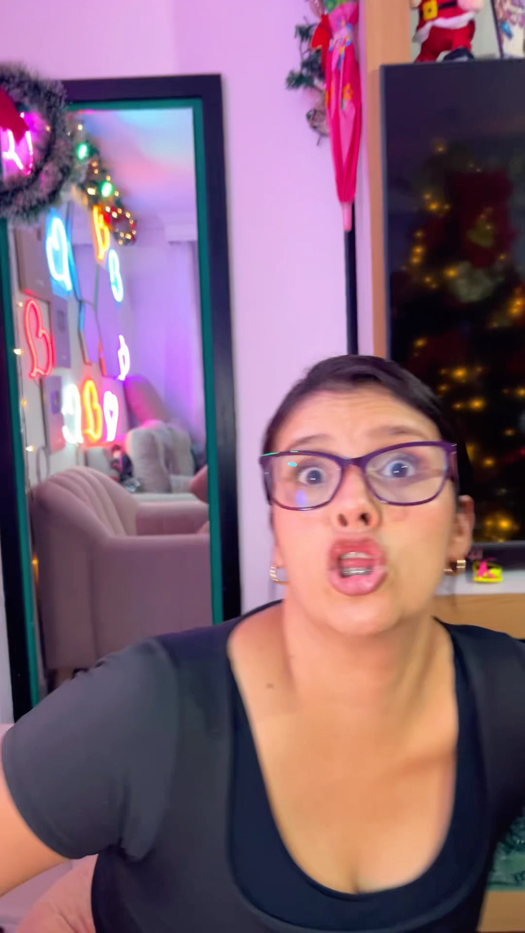 Pov:cuando tu mamá se cree BICHOTA ?#humor #cosasdefamilia #comedia #shortviral