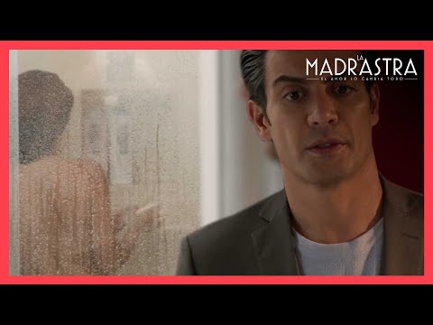 Esteban espía a Marcia mientras se baña | La Madrastra 1/5 | C - 26