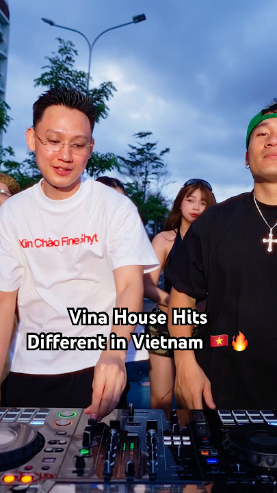 Y3llO plays Vina House with Dino in Vietnam 🇻🇳🔥 #y3llo #dino #vinahouse #livestream #car #edm