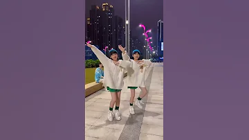 اغنية 哈哈 الصينيه مترجمه على رقص التوأم الصيني 