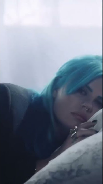 'BUTTERFLY PEN' video is out nowww!!