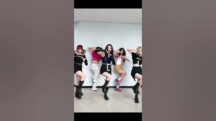 SM x JYP 😍😍 WE STAN #kpop #aespa #itzy #winter #yeji #ryujin #chaeryeong #karina #giselle #lia