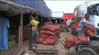جولة في سوق المغرب للخضار والفاكهة وسط العاصمة الموريتانية نواكشوط
