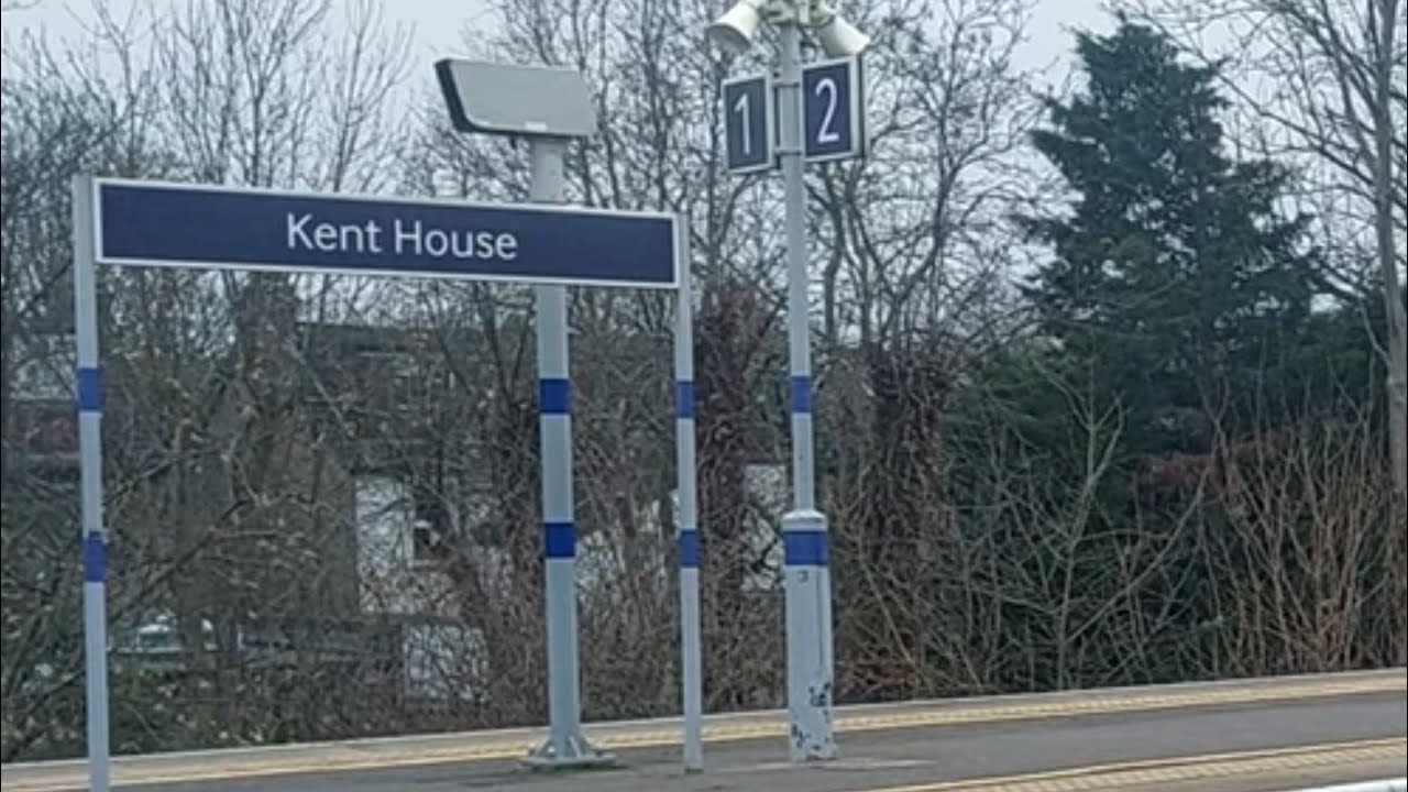 Trains at Kent House \CML.