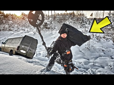 Нашли место аварии курьера!  Чьи-то рождественские подарки теперь мои...