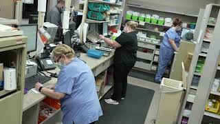 What does a pharmacist do?