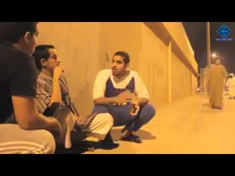 شباب جالسين رءوا رجل أعرج يمشي فأستهزءوا به شاهد ماذا حدث بعدها مؤثر