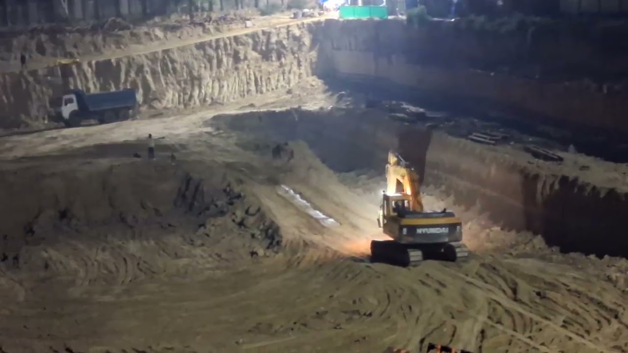 Hamare block Mein Mitti Ki Khudai Dekhi Apartment ki 