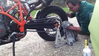 Comment graisser une chaine de moto   Entretien chaine moto