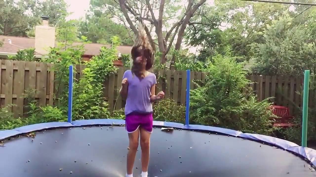 Jumping Zoe Zoe - YouTube