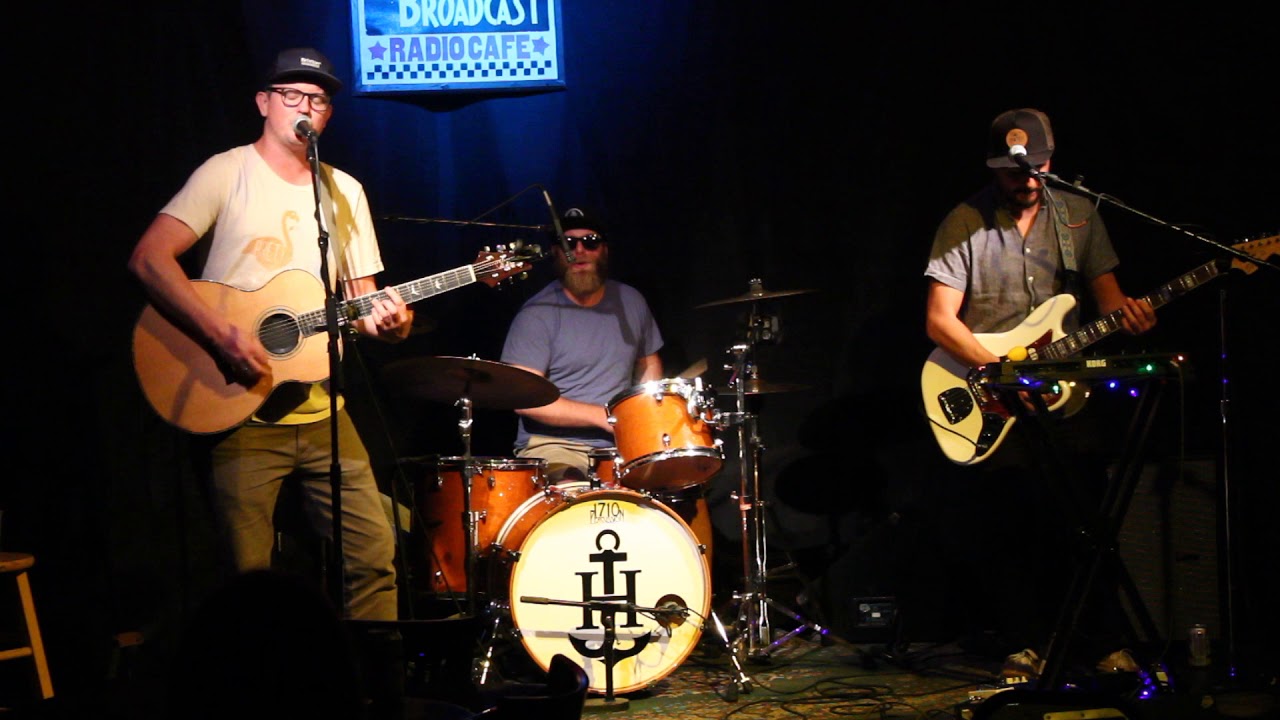 camera iphone 8 plus apk joey harkum band radio cafe nashville TN october 22 2018 when i'm with you